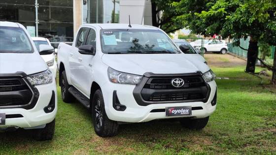 TOYOTA HILUX 2.8 D-4D TURBO DIESEL CD SR 4X4 AUTOMÁTICO TOYOTA HILUX 2.8 D-4D TURBO DIESEL CD SR 4X4 AUTOMÁTICO